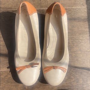 Leather medium heel shoes size: US 7/EU 37